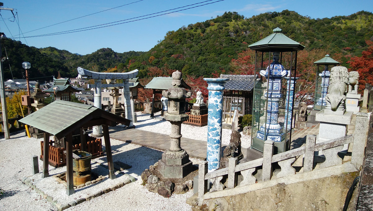 陶山神社　有田焼の鳥居や狛犬が見れる神社